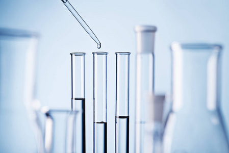 生物科技实验室背景设计中的关键要素 聚焦实验室耗材